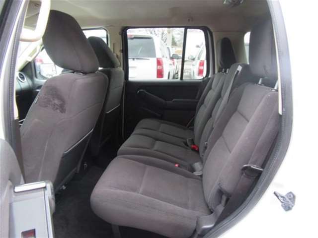 Ford Explorer 2010 photo 21